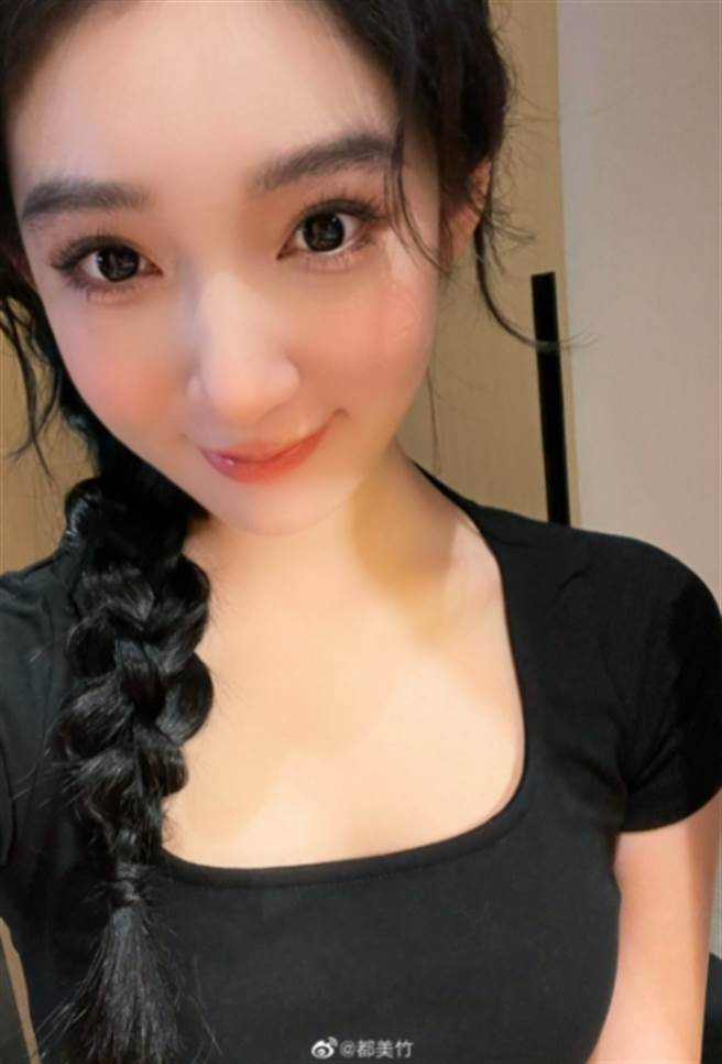 都美竹传准播出道，近照模样改变不少。（图／翻摄自微博@都美竹）
