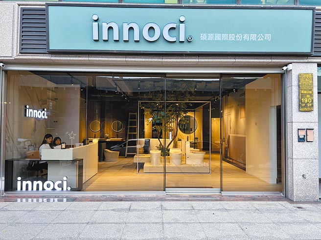 柔和色彩搭配大面積玻璃櫥窗，盡顯俐落優雅的門市空間。（業者提供）