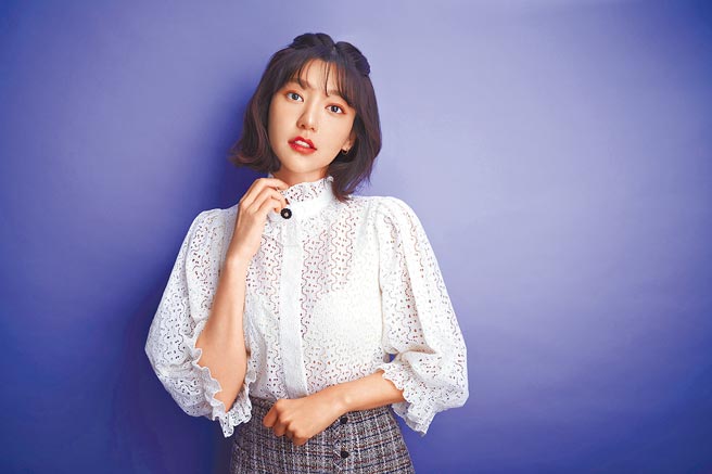 郭雪芙为女性生活小物代言品牌拍摄形象照。（HASHTAG提供）