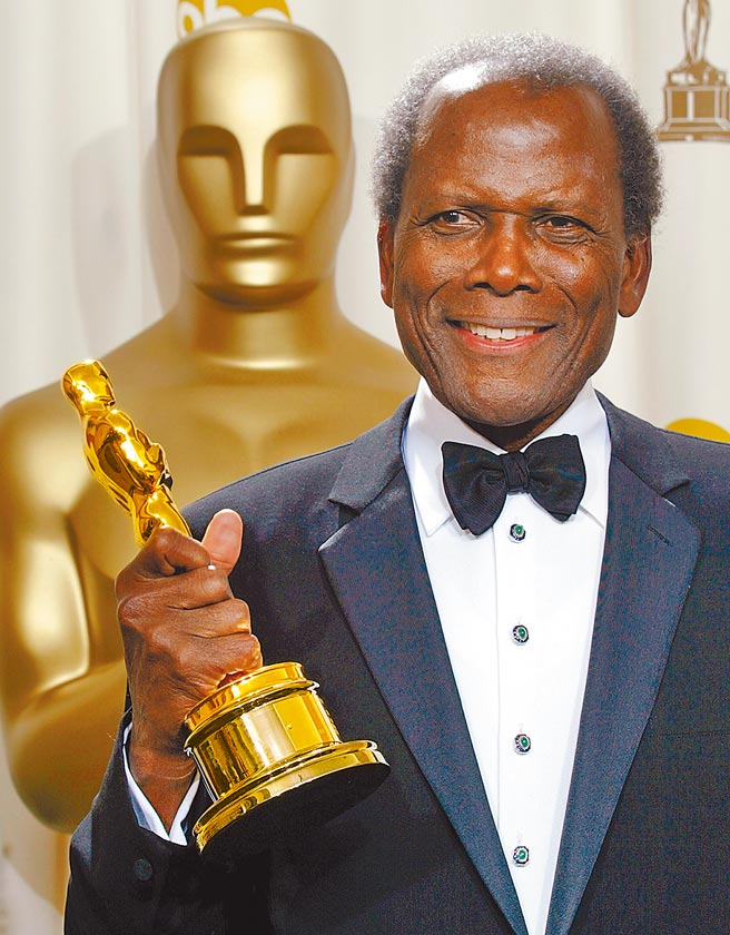 薛尼鮑迪是史上第1位黑人演員奪下奧斯卡影帝。（美聯社）