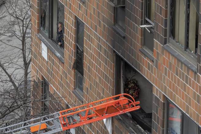 紐約布朗克斯公寓惡火 至少19死63傷。(圖/美聯社)