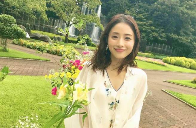 石原聪美宣布怀孕喜讯。（图／取材自石原聪美Instagram）