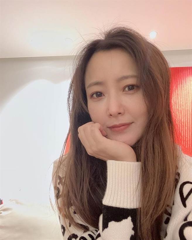 金喜善就算没特别打扮也很正。（图／IG@金喜善）