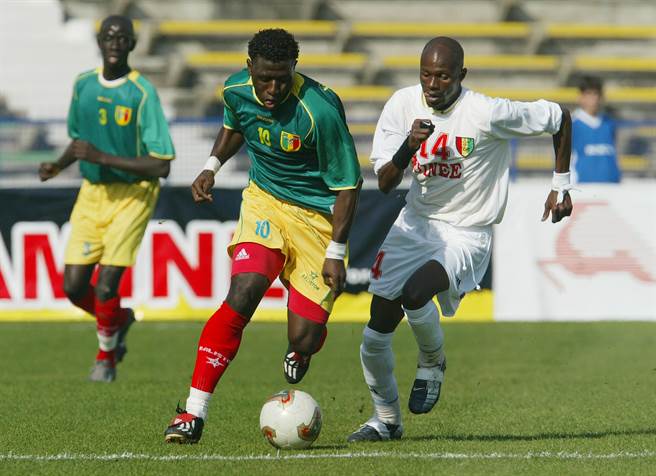 足球明星古里巴利（Ousmane Coulibaly）比赛到一半突然心臟病发。图片为示意图非本人。（图／达志影像）