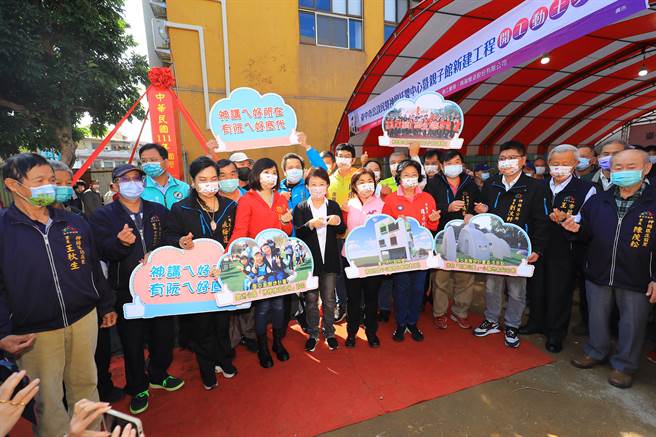 神岡托嬰中心暨親子館10日舉行動土儀式，市長盧秀燕出席。（陳淑娥攝）