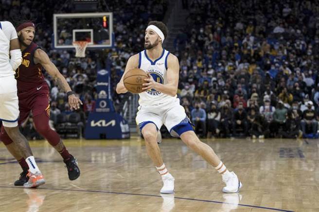 勇士队克雷汤普生重回赛场。（美联社）