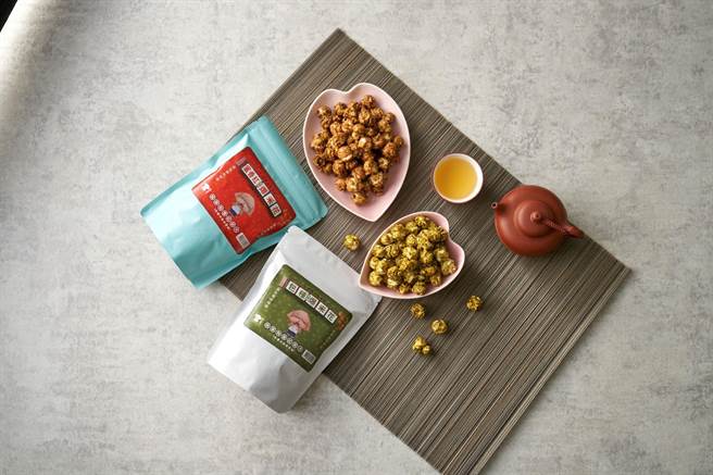 行政院农业委员会近期举办第7届农村好物选拔，从全台各县市选出45件特色农特产品，其中新北市2家业者获选，分别是汪汪地瓜园有限公司的地瓜薄片，以及东成茶叶企业有限公司的包种抹茶爆米花和蜜香红抹茶爆米花。（农业局提供）