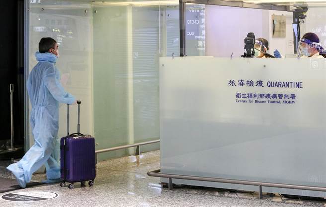 由於美國每日佔境外確診數最大宗，外界質疑為何不把美國列為高風險國家？陳時中說，美國已經加到最嚴了。（圖／記者陳麒全攝影）