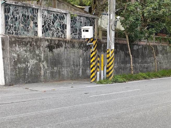 去年因疫情影響，遊客出遊次數減少，花蓮縣內測速照相取締件數除較前年減少逾1萬件，測速王也跟著換人當，由台9線崇德段166.5K以5138件榮登冠軍寶座。（民眾提供／羅亦晽花蓮傳真）