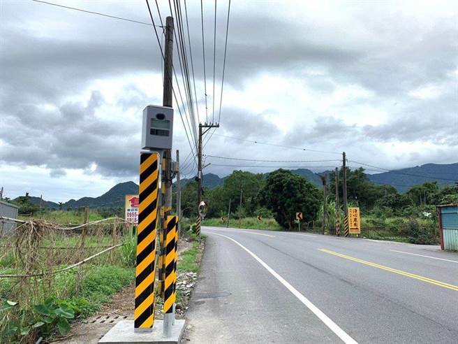 花蓮縣瑞穗鄉193縣道88.15K測速照相桿限速50公里，去年1月才開始啟用，短短1年，取締件數高達3268件，直接空降去年排行榜第2名。（民眾提供／羅亦晽花蓮傳真）