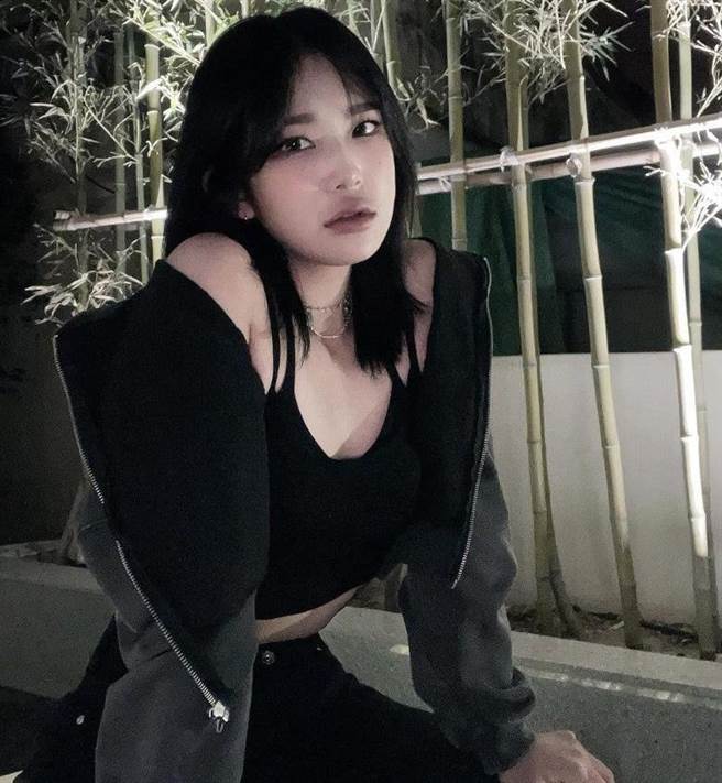 崔准熙目前54公斤，身材纤细匀称。(图/翻摄自IG)