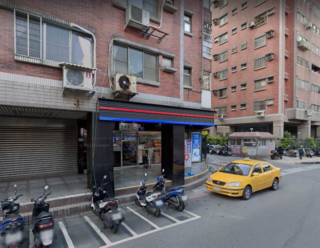 樟树二路255号至291号，一头是7-11、另一头是莱尔富，中间还有全家及另一间小7。（翻摄Google Map）