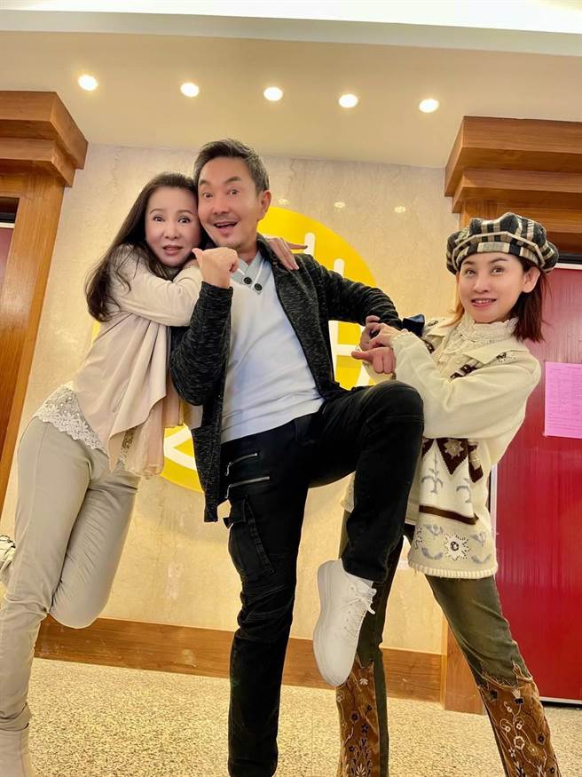 林美照、楊懷民、石惠君時隔20年再聚首。（台灣戲曲學院提供）