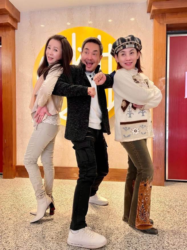 林美照、楊懷民、石惠君時隔20年再聚首。（台灣戲曲學院提供）