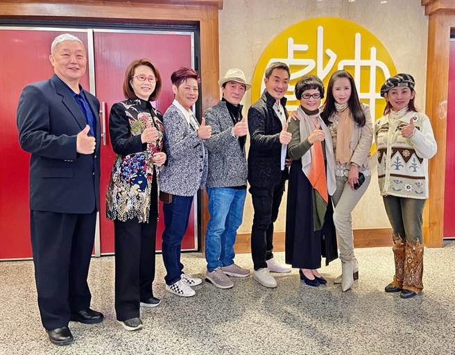 台灣戲曲學院歌仔戲學系的金獎學總決賽評審團包括王金櫻、林美照、楊懷民、孫翠鳳、張秀琴、孫榮輝等堅強陣容。（台灣戲曲學院提供）