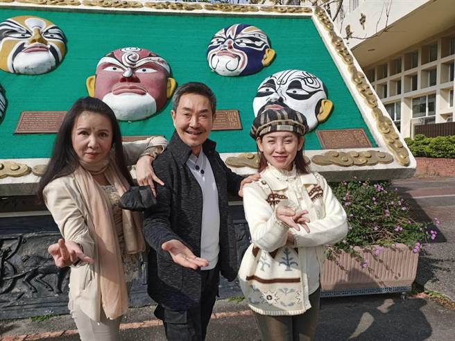 林美照、楊懷民、石惠君時隔20年再聚首。（台灣戲曲學院提供）
