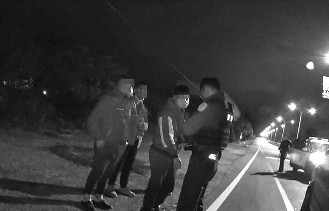 改装车噪音深夜扰民，大园警取缔违规，一夜逮20件。(翻摄照片／蔡依珍桃园传真)