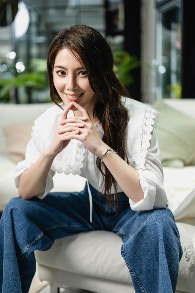 最美博士许蓝芳增添轻熟女风。（东森综合提供）