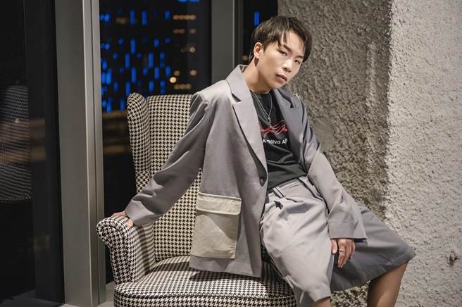 派翠克担任节目助理主持人。（东森综合提供）