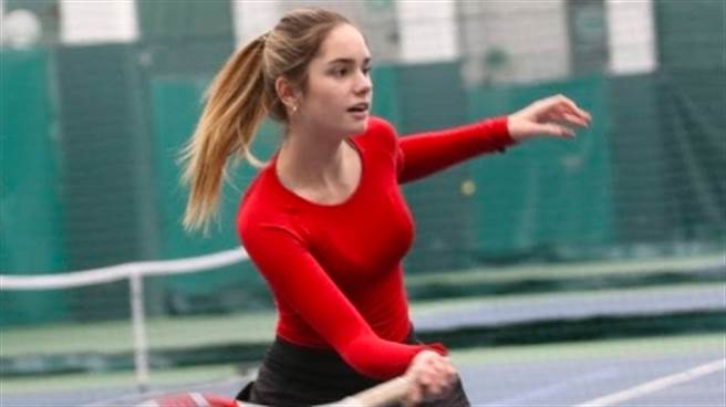 网球美少女雷恩因酷似艾玛华森而有「网球界妙丽」的美称。（图／截取自IG@makenzie_raine）