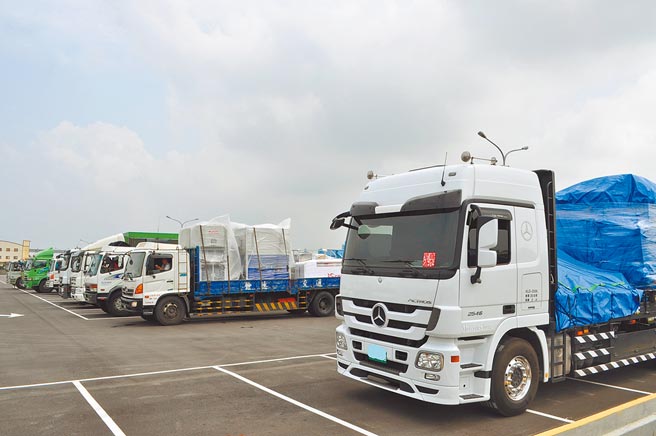 台南南纺世贸展览中心营运期间提供充裕的停车空间，让台南自动化机械展进出场更顺畅，也成为最友善的自动化机械展展馆。图／郭文正