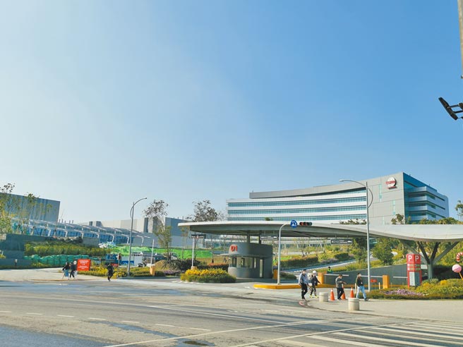 台积电于南科扩厂，带动周遭房地产建案。（刘秀芬摄）