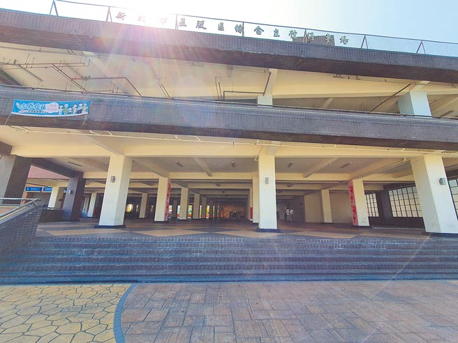 新北市府规画将五股工商立体停车场1楼，改建为现代化特色市场，预计今年5月完工开幕。（戴上容摄）