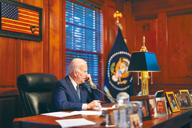 外媒報導，美國準備和俄羅斯在瑞士日內瓦，針對烏克蘭局勢進行初步會談，討論彼此限制軍演規模與飛彈部署等議題。圖為美國總統拜登。（美聯社）