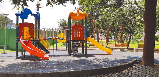 桃园市杨梅区四维儿童公园被选作该区旗舰游戏场，市府邀请居民、儿童参与工作坊提出规画设计想法。（工务局提供／吕筱蝉桃园传真）