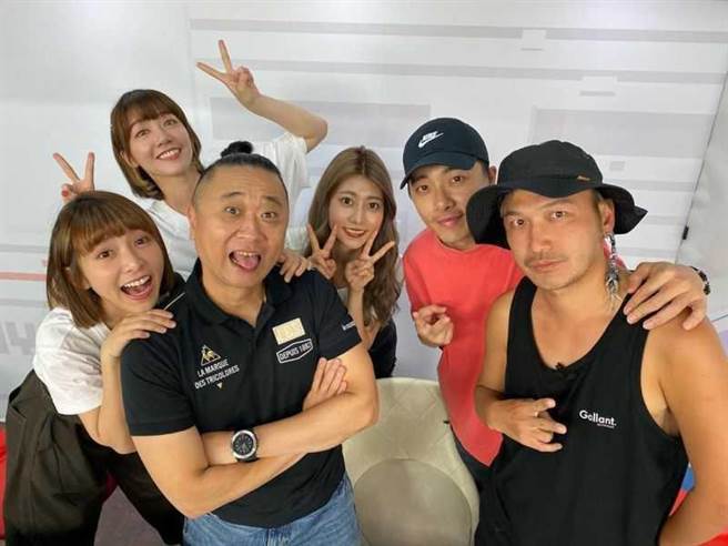 《木曜4超玩》的「一日系列」大受网友欢迎，讨论度极高。（图／截自邰智源IG）