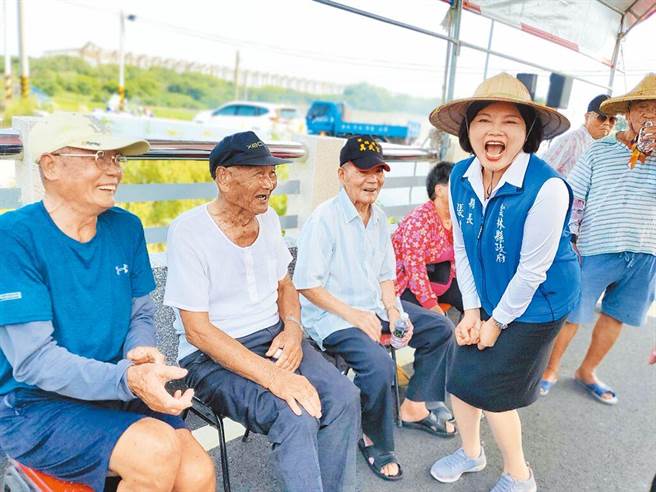 雲林縣長張麗善（前右）。（中時資料照，周麗蘭攝）