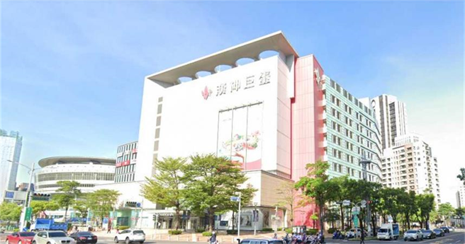 有確診者曾在元旦連假，到高雄漢神巨蛋百貨公司，業者接獲衛生單位通知後，緊急清消，並於今日停業一日。（圖／翻攝自google map）