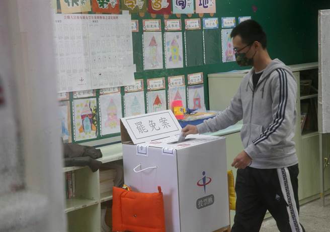 针对近年一连串的罢免、公投案，引起民眾「投个不停」的负面声浪。（资料照，陈君玮摄）