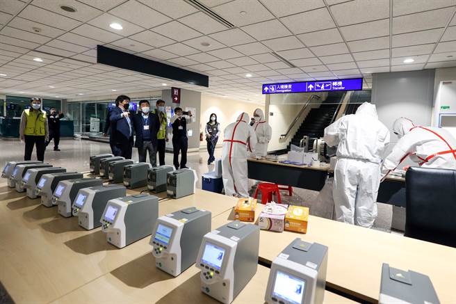 桃機群聚釀31人染疫，民眾憂問「何時升三級」，前台大醫這樣說。（陳麒全攝）