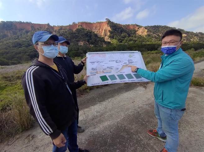 觀旅局承諾會先動用2570萬元進行「鐵砧山雕塑公園邊坡崩塌災害復建工程」，今年二月將動工，預計九月完工。（市議員施志昌服務處提供）