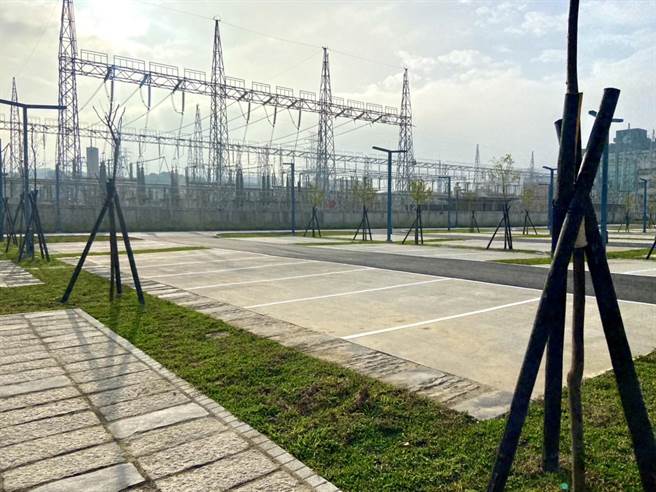 為紓解新竹市東區慈雲路周邊停車問題，新竹市政府翻修的慈雲路停車場預計於春節前啟用。（陳育賢攝）