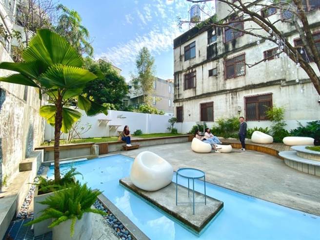 「茉莫La monmon」的后院是雾峰美拍热点，也适合享用午茶餐点。(图/行遍天下)