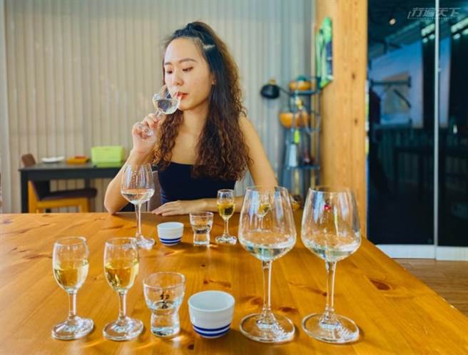 以清酒酿造闻名的「雾峰区农会酒庄」套装游程，一次可品嚐多款顶级清酒。(图/行遍天下)（未成年请勿饮酒。酒后不开车，安全有保障）