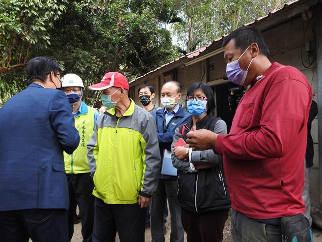 南投县议员叶仁创表示，将了解并协助改善林小妹一家生活状况，强调林小妹一家经济状况没有外界传闻的那么差，金钱与物资的部分呼吁民眾不要再乐捐。（吴建辉摄）