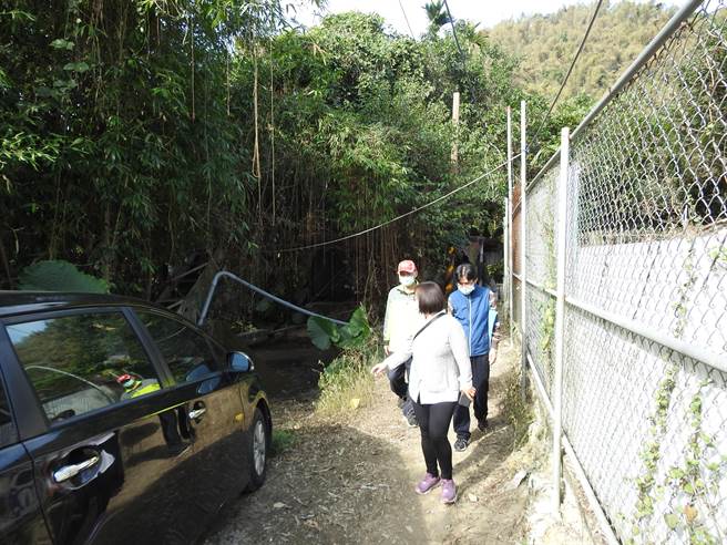 林小妹的阿公握有可观存款，加上国姓的住家周边就持有约4分的土地，但因为传出林阿公与林父相处不睦，加上老人家住习惯，因此掌握财产的林阿公迟迟不拿出整修家园。（吴建辉摄）