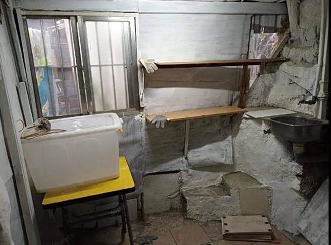 脸书社团「奇葩装潢分享中心」分享，一间北市B1套房招租，但屋况让不少网友联想到电影《寄生上流》场景。（图／翻摄脸书社团奇葩装潢分享中心）