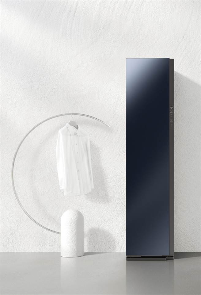 消费者已经越来越习惯智慧家电，而三星也看准台湾消费者对智慧家电的高接受度，特别在年前带来了全新的Bespoke设计品味系列AI衣管家电子衣橱 AirDresser。（三星提供）