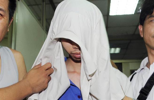 2012年6月30日，涉嫌杀害林姓女大生的林昆翰，也是同校学生，被捕时精神恍惚。（中时资料照 陈庆居摄）