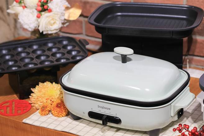 康寧Snapware SEKA 火鍋烤肉兩用電陶爐，定價4980元。（康寧餐具提供）