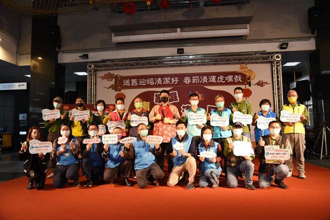 民眾年终大扫除，可联络清洁队到府清运大型家具。（南投县政府提供／廖志晃南投传真）