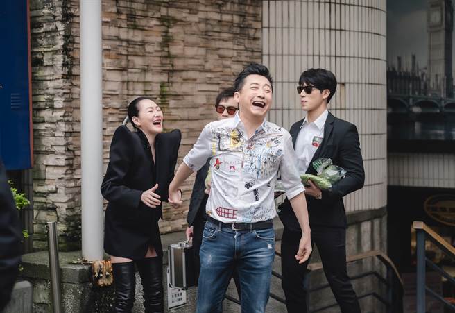 哈林庾澄庆踢馆小S《熙娣想聊》，两人互动爆笑。（CATCHPLAY＋提供）