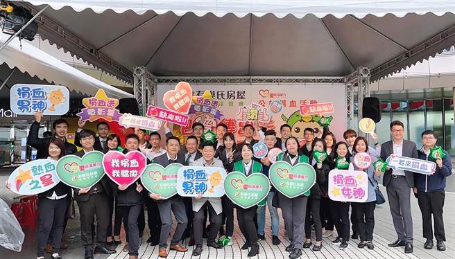 李佳桦和伙伴化身「社区专家」，除了替客户圆满成家之外，也持续参与地方公益活动回馈在地。(图/永庆房产集团提供)