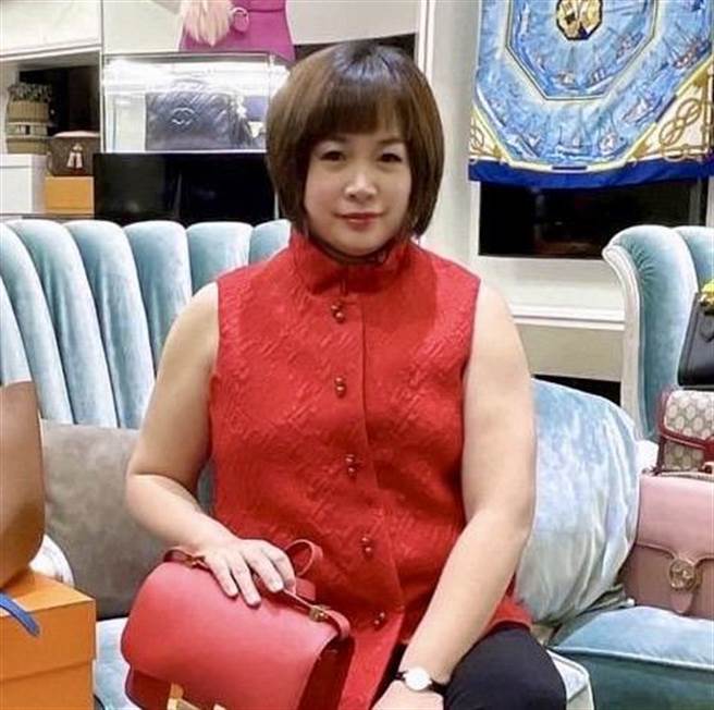 曾经是医院护理师的陈滙敏，2014年在脸书上建立宠爱女人二手精品分享社团后来晋升为交易平台如今平台拥有25万社群团员。（冯惠宜摄）