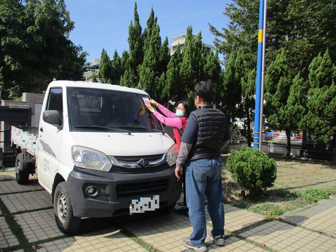 行政执行署台中分署此波执行交通等欠缴最大户，累计欠缴134万多元，他出面先交出1辆车供查封拍卖。（行政执行署台中分署提供／陈淑芬台中传真）