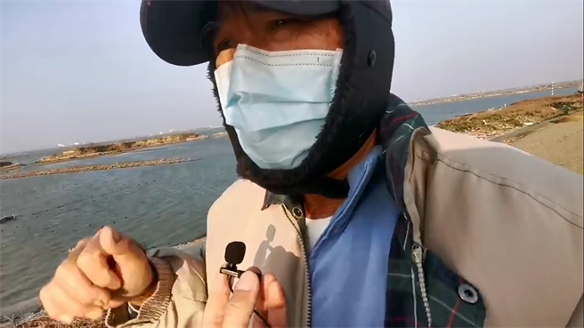 附近民眾稱今天戰機在空中飛行時聲音有異，接著聽到「砰」巨響，原以為投彈訓練，但聲音更為低沉，懷疑機體早已故障。（民眾提供）